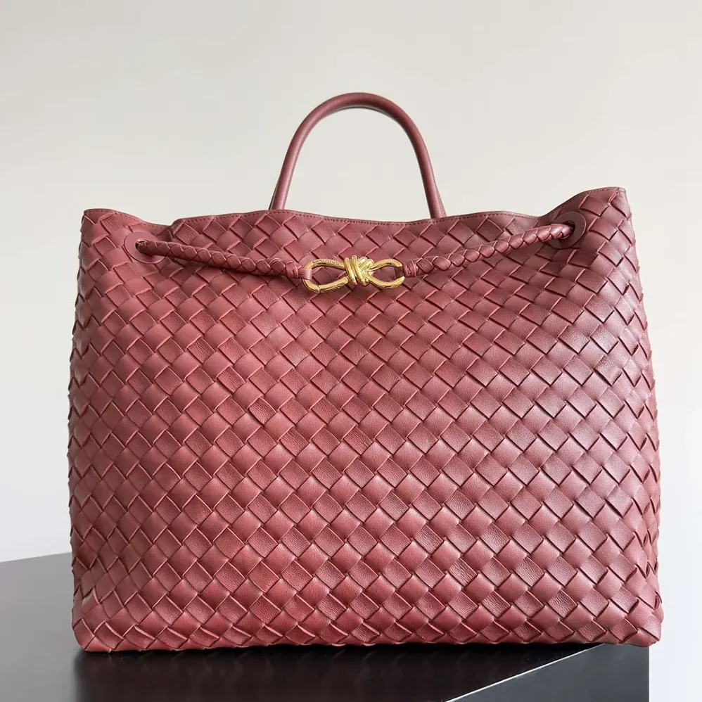 Bottega Veneta Large Andiamo in Lambskin Leather for Women in Dark Red