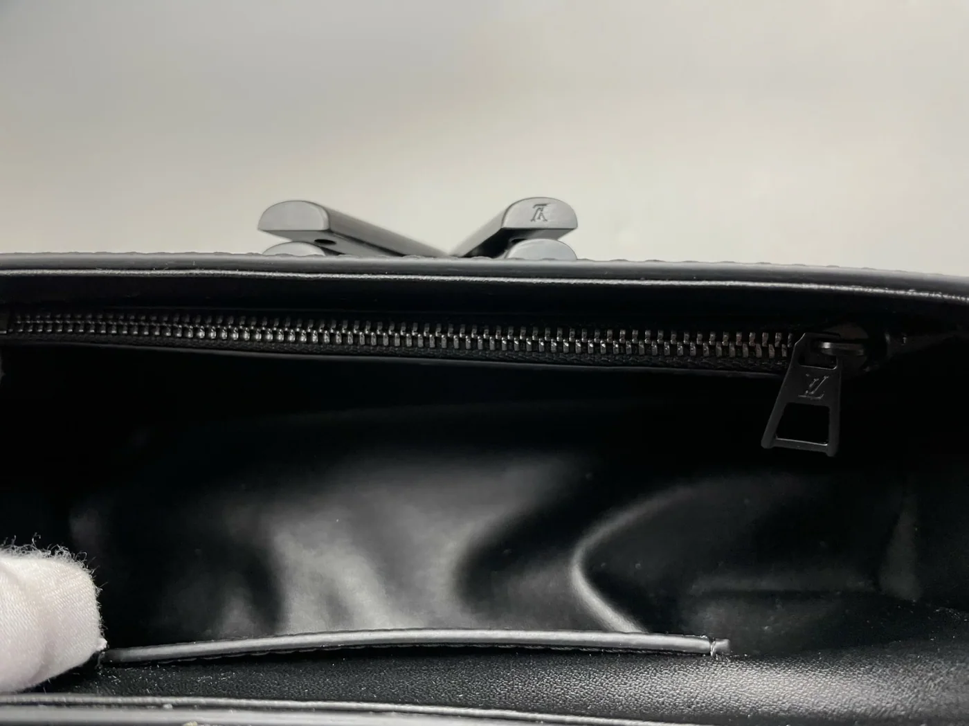 Louis Vuitton Twist West Black /