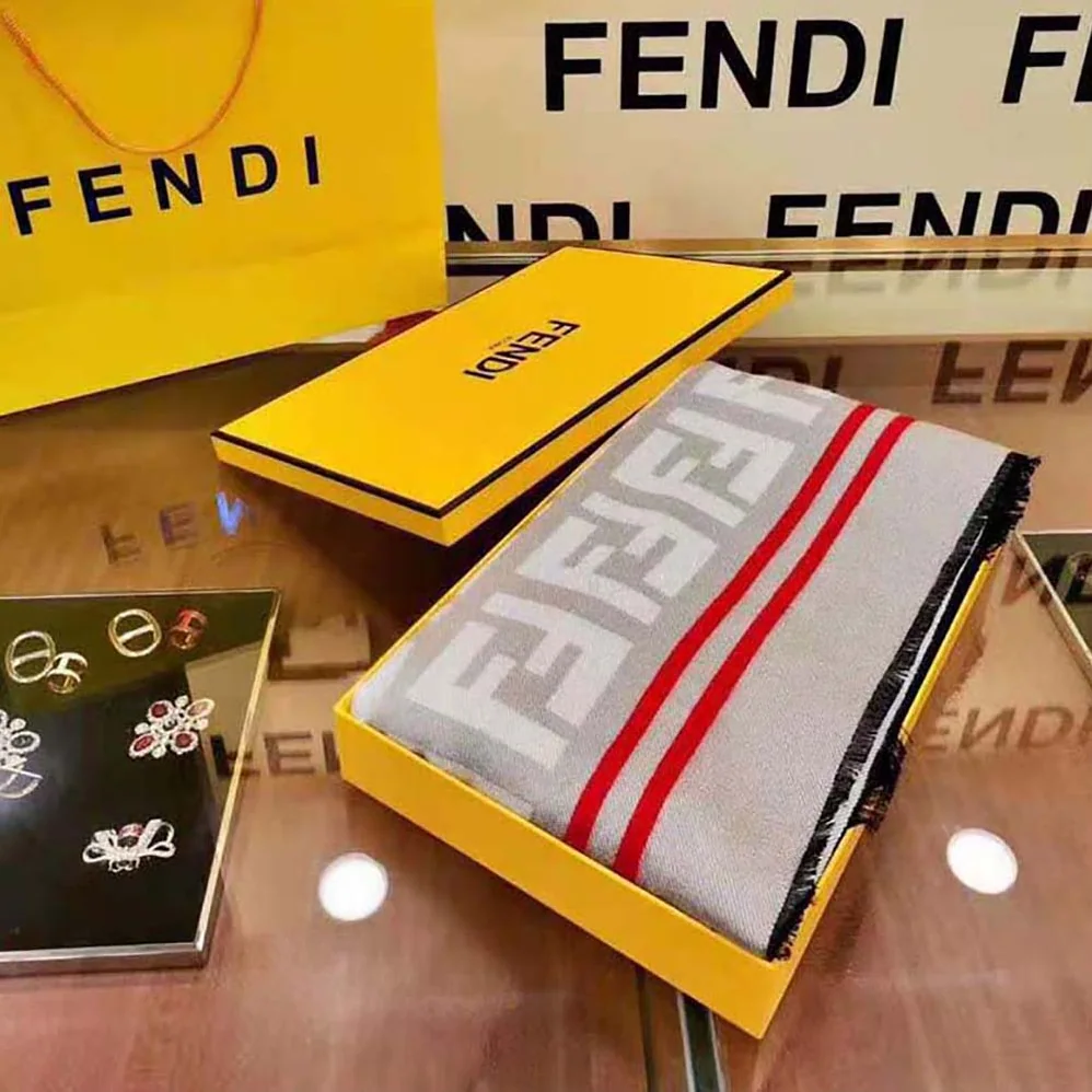 Fendi FF Poncho Multicolor Wool and Silk Poncho for Women in White Fendi FF Poncho Multicolor Wool and Silk Poncho for Women in White