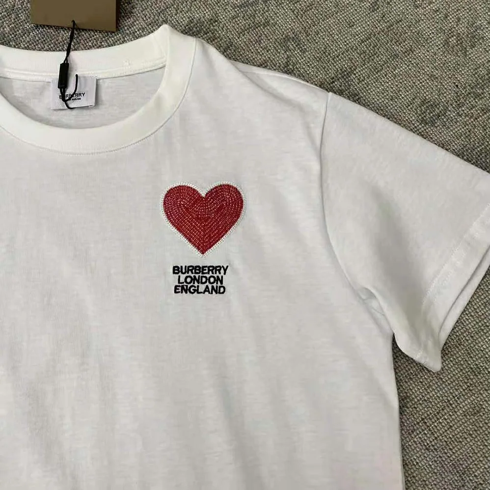 Burberry Heart Motif Cotton T-shirt for Women in White Burberry Heart Motif Cotton T-shirt for Women in White