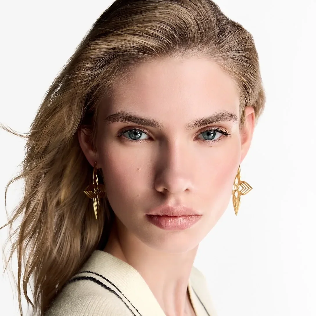 Louis Vuitton Breeze Earrings Gold in Toned