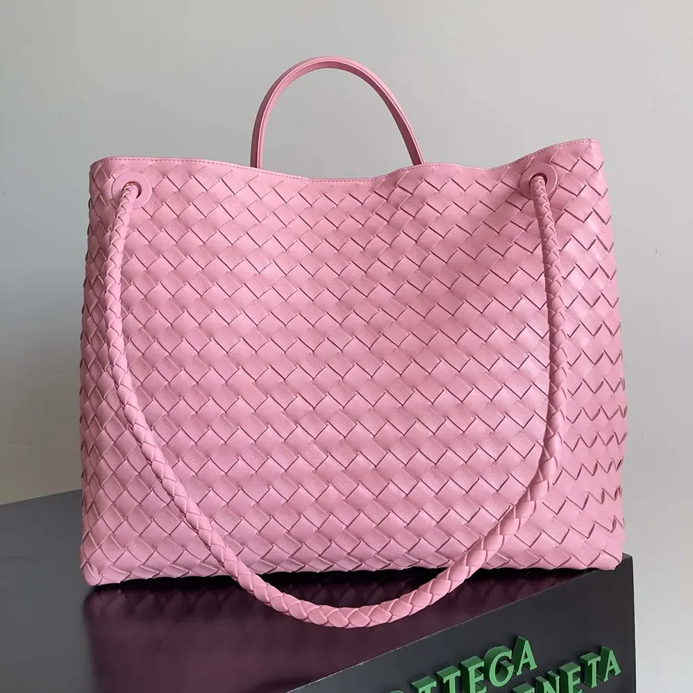 Bottega Veneta Large Andiamo in Lambskin Leather for Women in Pink