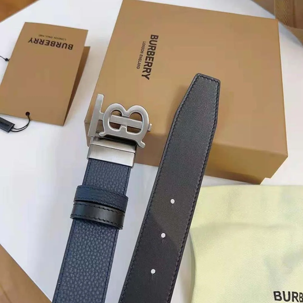 Burberry Reversible Leather TB Belt for Men in Navy Burberry Reversible Leather TB Belt for Men in Navy