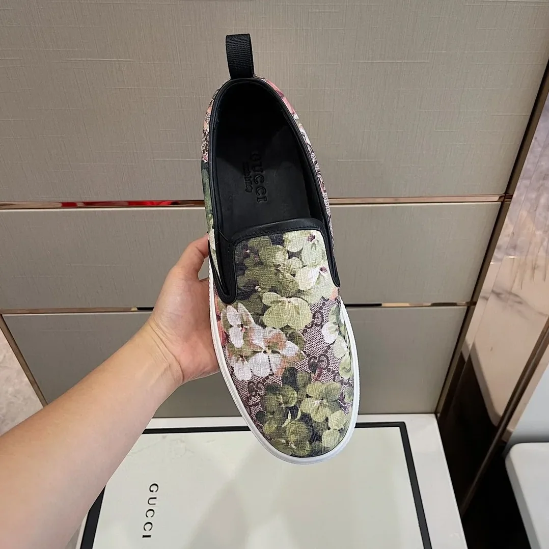 Gucci GG Supreme Slip for Men in On With Floral Green