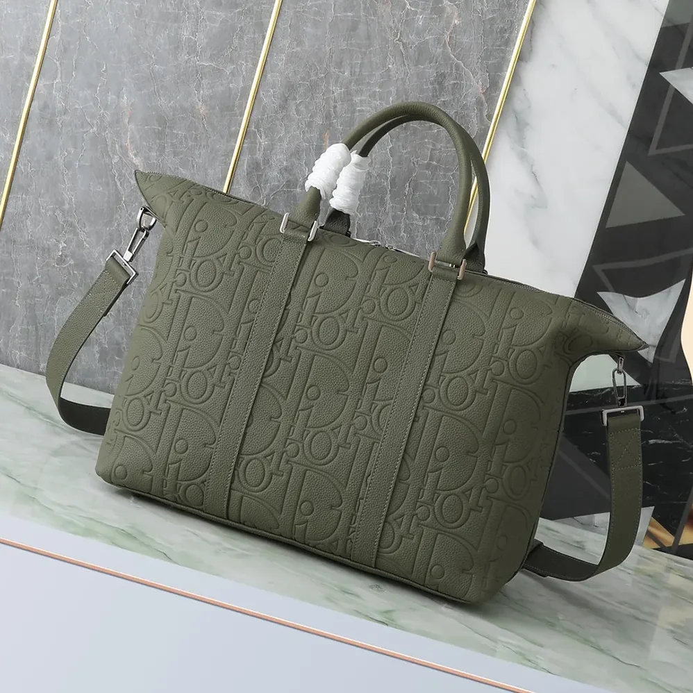 Dior Weekender 40 Khaki Dior Gravity Leather and Khaki Grained Calfskin for Men Dior Weekender 40 Khaki Dior Gravity Leather and Khaki Grained Calfskin for Men
