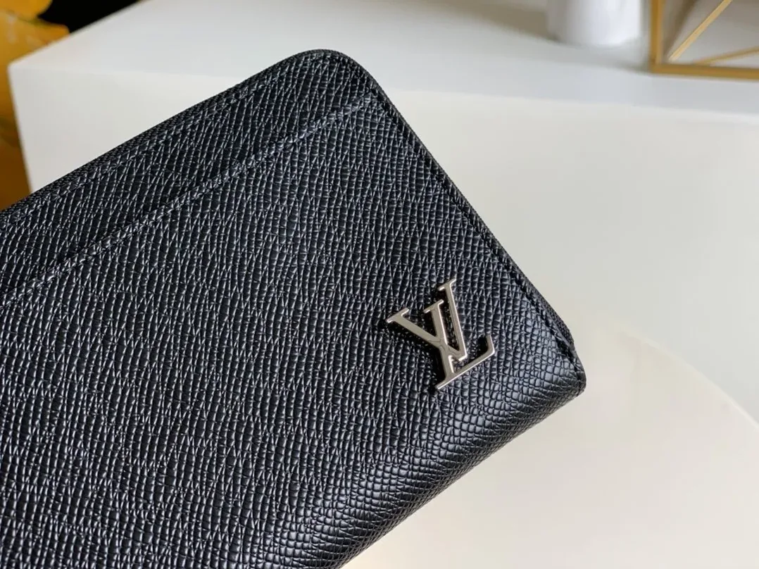 Louis Vuitton Zippy Dragonne Wallet Taiga Black