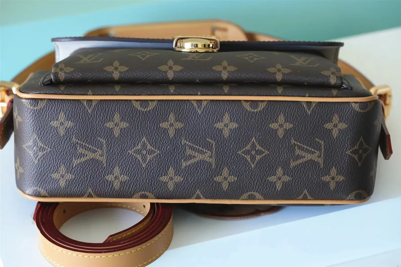 Louis Vuitton Ravello GM Monogram Shoulder Bag Brown / Louis Vuitton Ravello GM Monogram Shoulder Bag Brown /