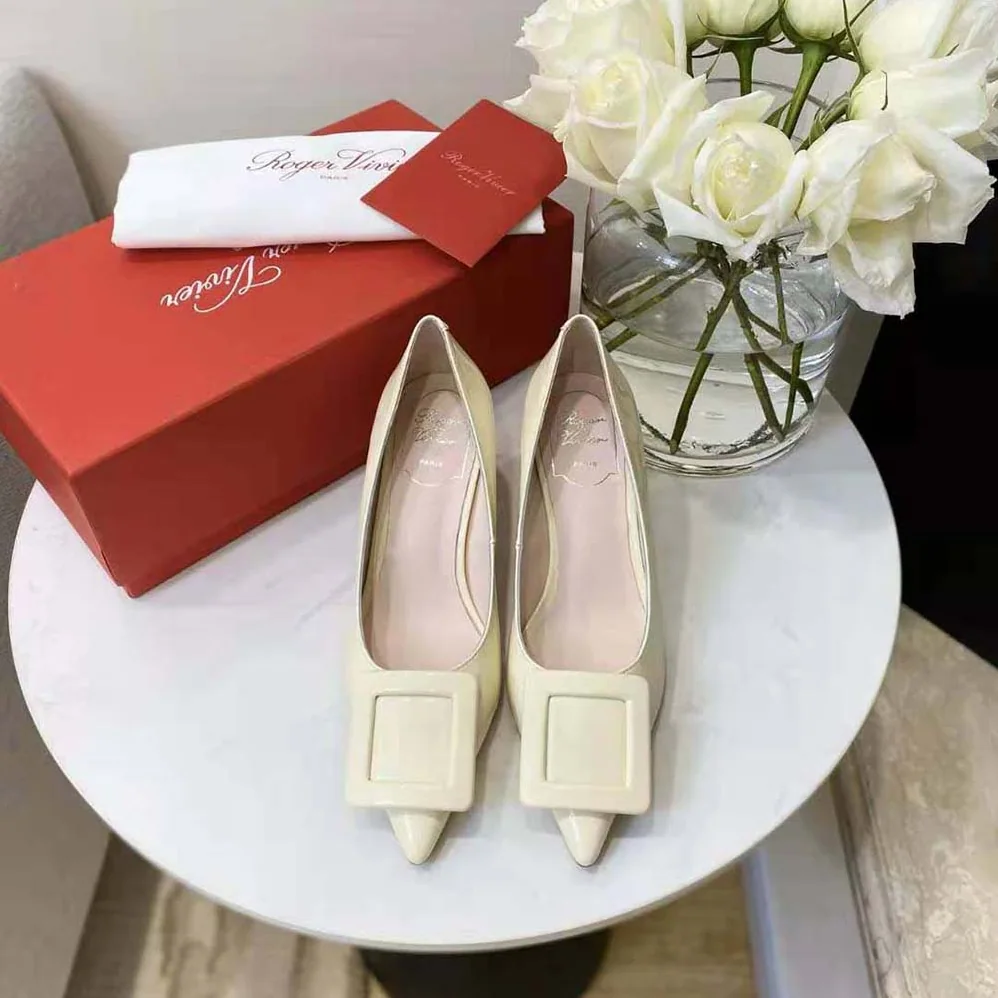 Roger Vivier Viv' In The City Pumps in Patent Leather for Women in White