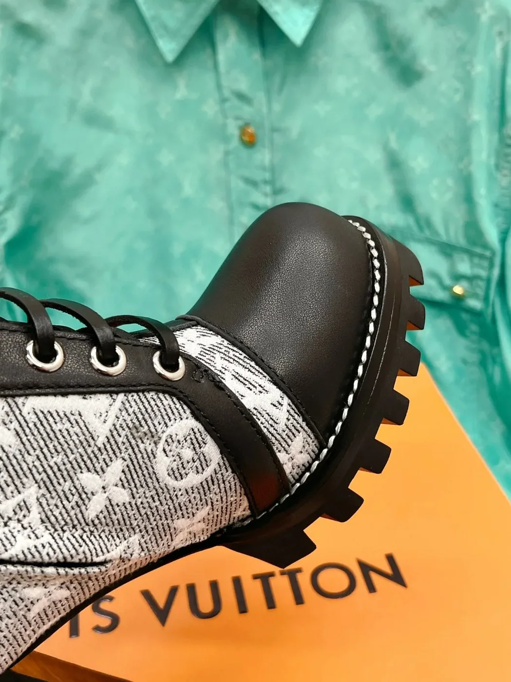 Louis Vuitton Star Trail Ankle Boots Grey 1AB2XH Louis Vuitton Star Trail Ankle Boots Grey 1AB2XH