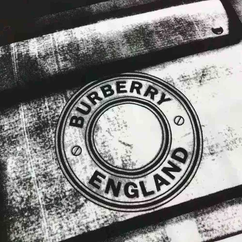 Burberry Pocket Bag Print Cotton Jersey T-shirt for Women in White Burberry Pocket Bag Print Cotton Jersey T-shirt for Women in White