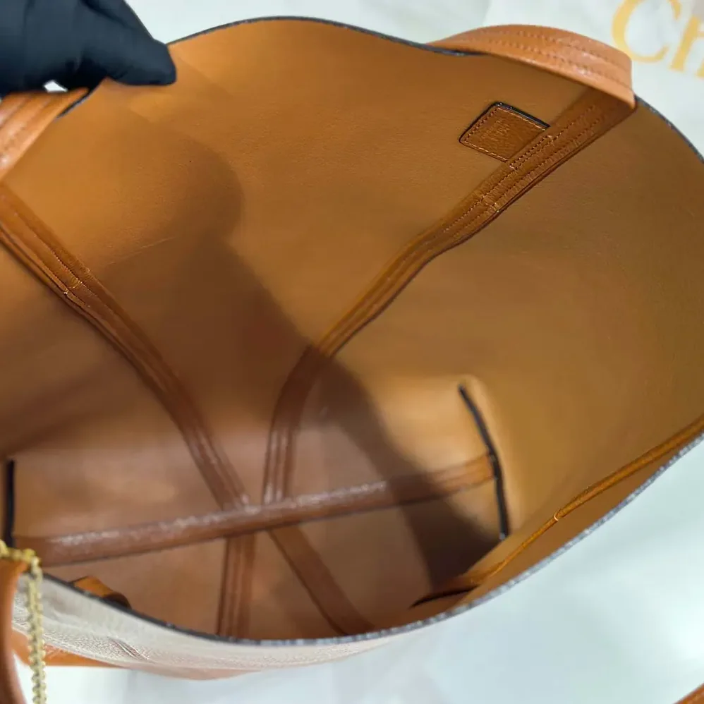 Chloe Large Chloé Spin Tote Bag in Grained Leather for Women in Brown