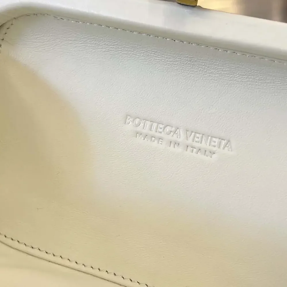 Bottega Veneta Knot Minaudière Clutch in Calfskin Leather for Women in White Bottega Veneta Knot Minaudière Clutch in Calfskin Leather for Women in White
