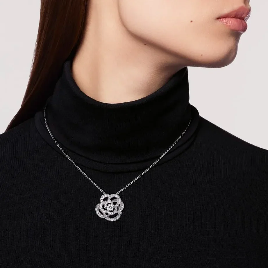 Chanel Fil De Camélia Necklace White Gold Chanel Fil De Camélia Necklace White Gold