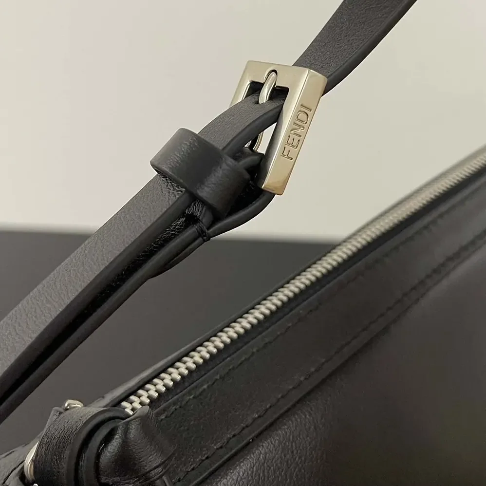Fendi Simply Fendi Medium Black Leather Bag for Unisex