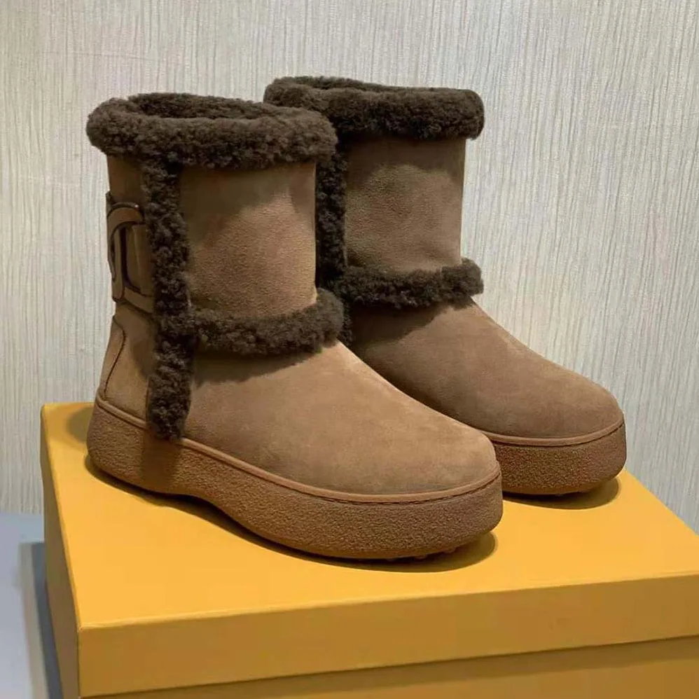 TODS Tod's W. G. Ankle Boots in Suede for Unisex in Brown
