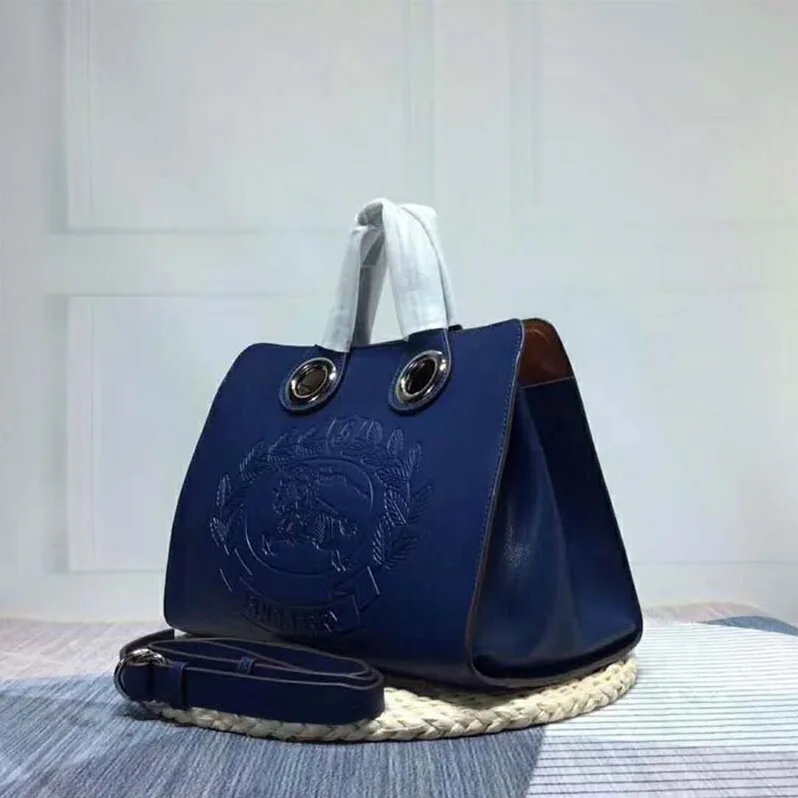 Burberry The Leather Crest Grommet Detail Tote for Women in Blue