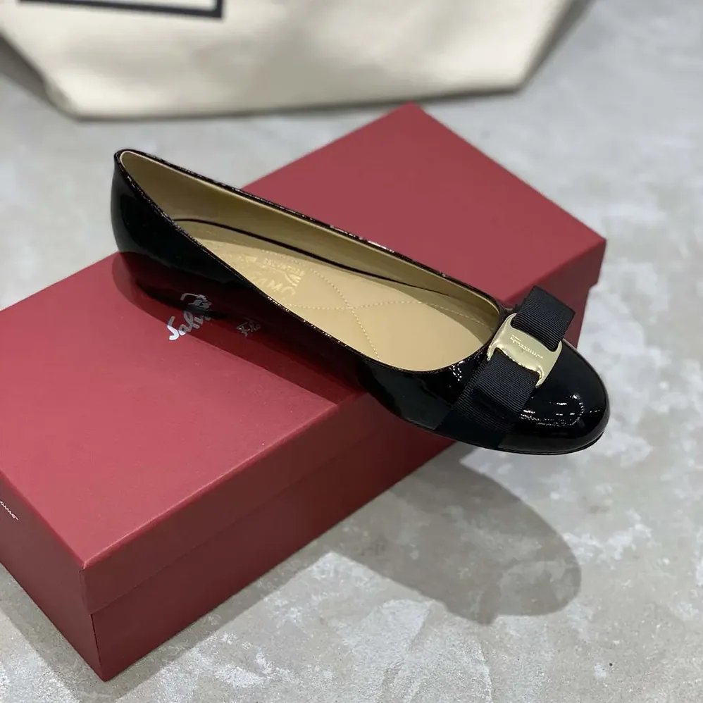 Salvatore Ferragamo Varina Ballet Flat for Women in Black Salvatore Ferragamo Varina Ballet Flat for Women in Black