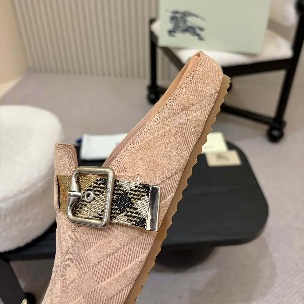 Burberry Check Denim Urchin Clogs for Unisex in Flora Pink Burberry Check Denim Urchin Clogs for Unisex in Flora Pink