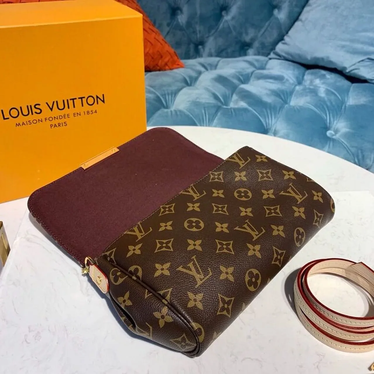 Louis Vuitton Favorite PM Monogram Canvas Louis Vuitton Favorite PM Monogram Canvas