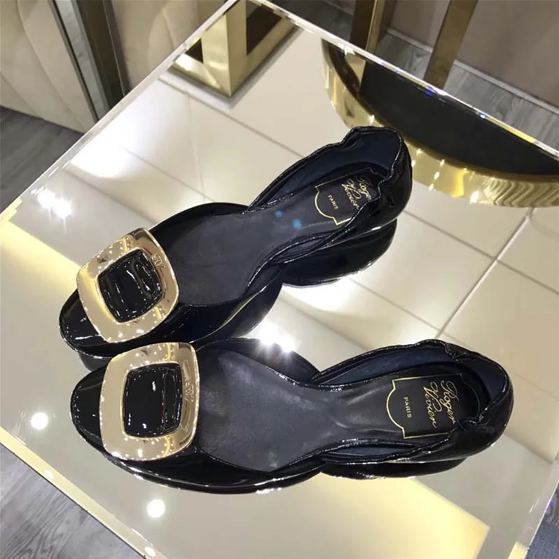 Roger Vivier Shoes Chips Ballerinas in Patent Leather for Women in Black