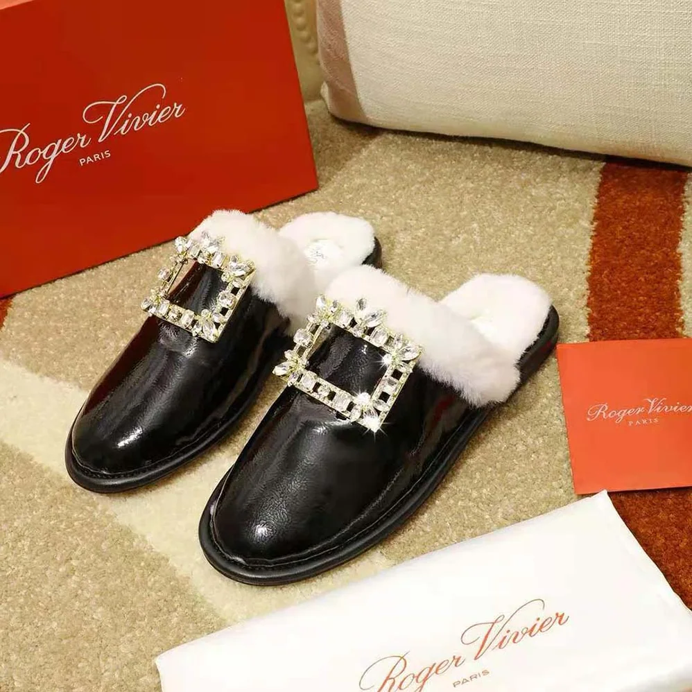 Roger Vivier Hotel Vivier Broche Vivier Buckle Mules in Patent Leather for Women