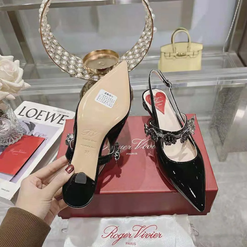 Roger Vivier Virgule Flower Slingback Pumps in Patent Leather for Women in Black Roger Vivier Virgule Flower Slingback Pumps in Patent Leather for Women in Black