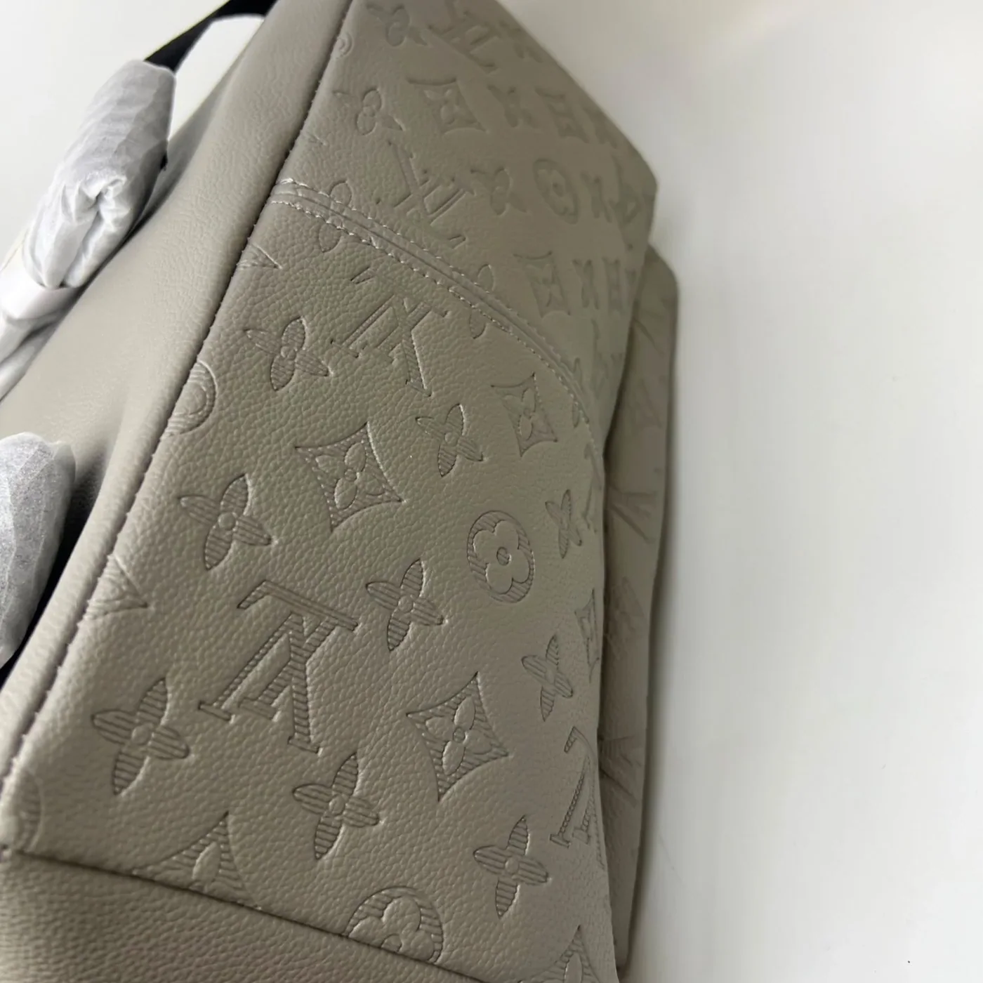 Louis Vuitton Discovery Backpack Grey /