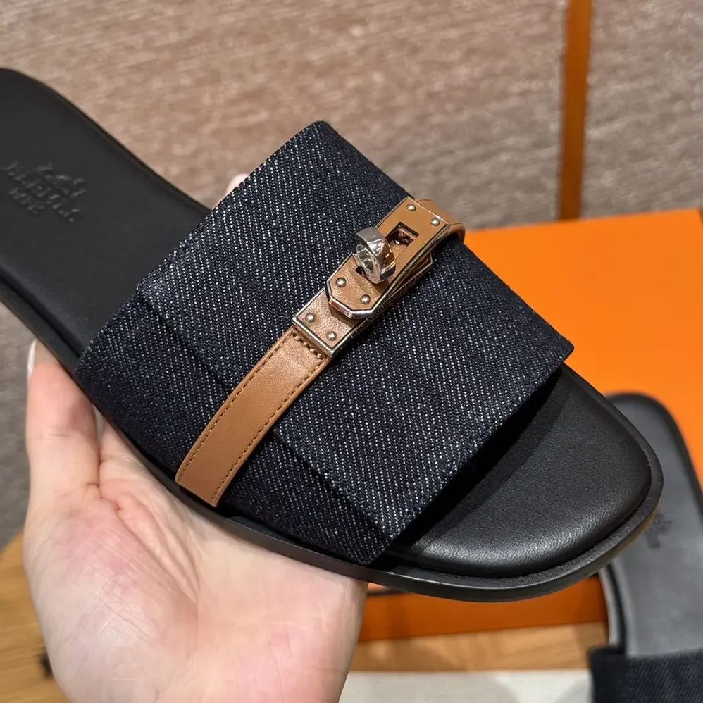 Hermes Giulia Sandal for Women in Navy Hermes Giulia Sandal for Women in Navy