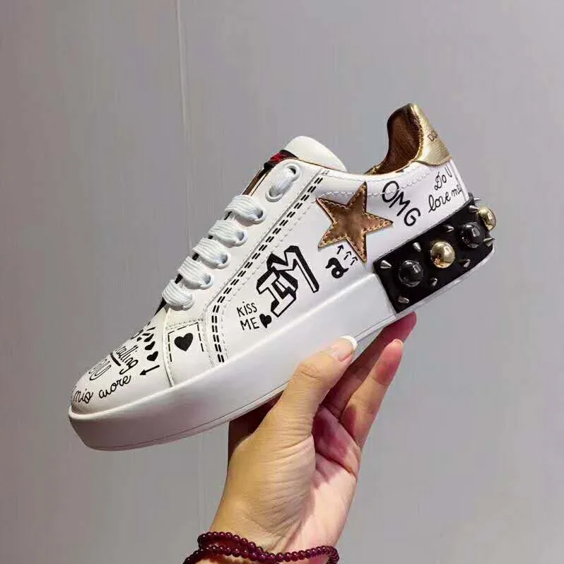 Dolce Gabbana D&G Shoes Zapatillas Portofino De Becerro Estampado Con Parche Y Bordados for Women in White Dolce Gabbana D&G Shoes Zapatillas Portofino De Becerro Estampado Con Parche Y Bordados for Women in White