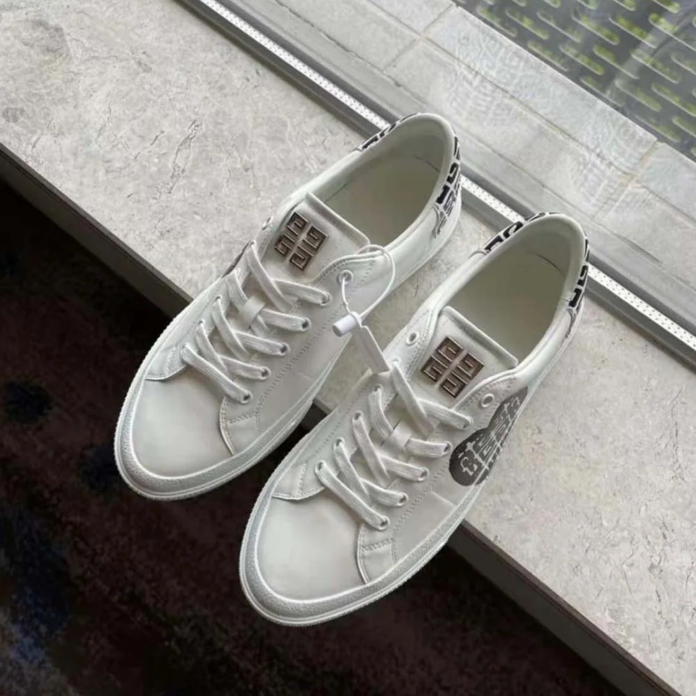 Givenchy Sneakers in Leather with Tag Effect 4G Print for Unisex in White