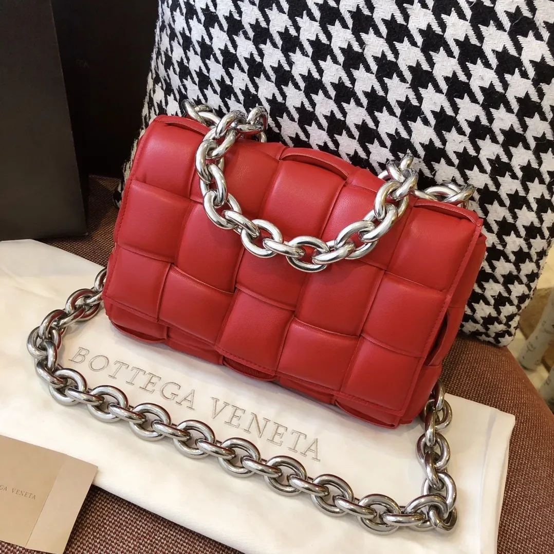 Bottega Veneta Chain Cassette Red Bottega Veneta Chain Cassette Red