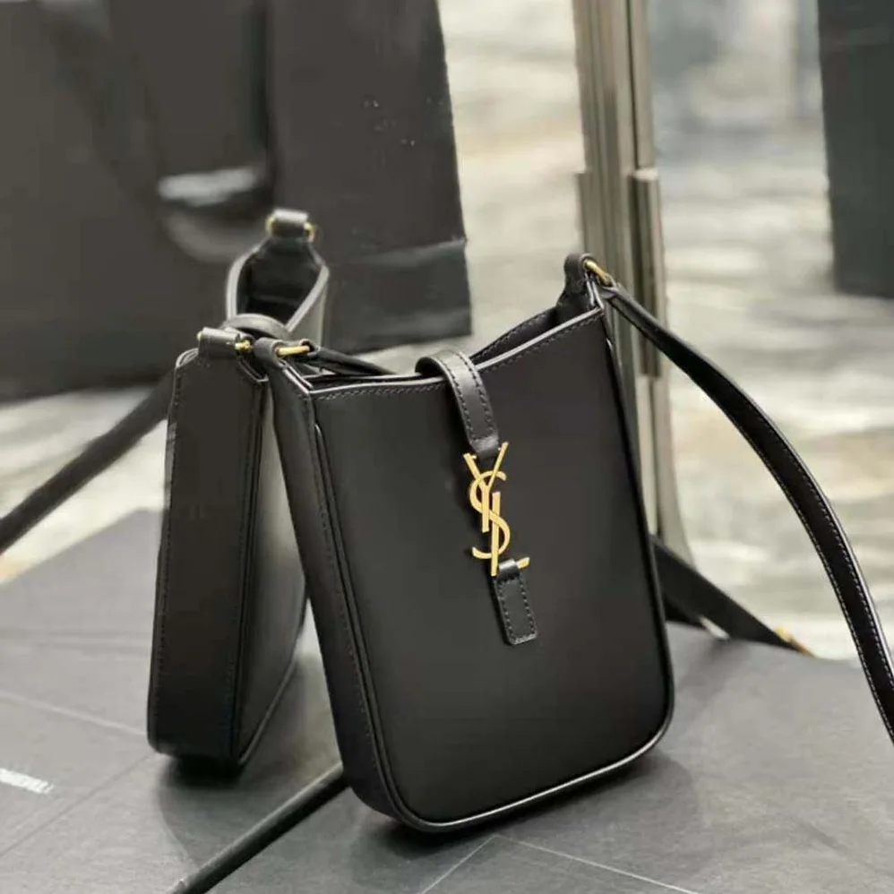 Saint Laurent YSL Le 5 à 7 Mini Vertical in Shiny Leather for Women in Black