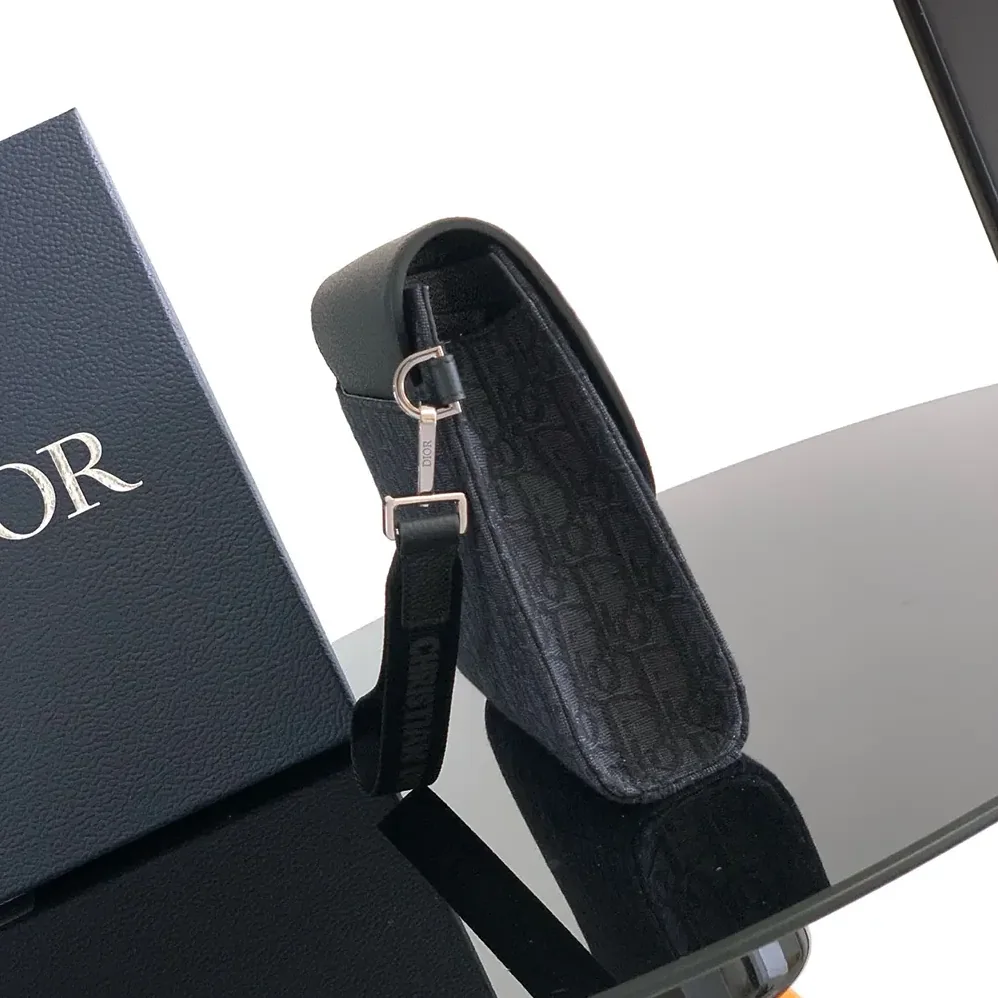 Dior Saddle A5 Triangle Pouch Black Dior Oblique Jacquard and Black Grained Calfskin for Men