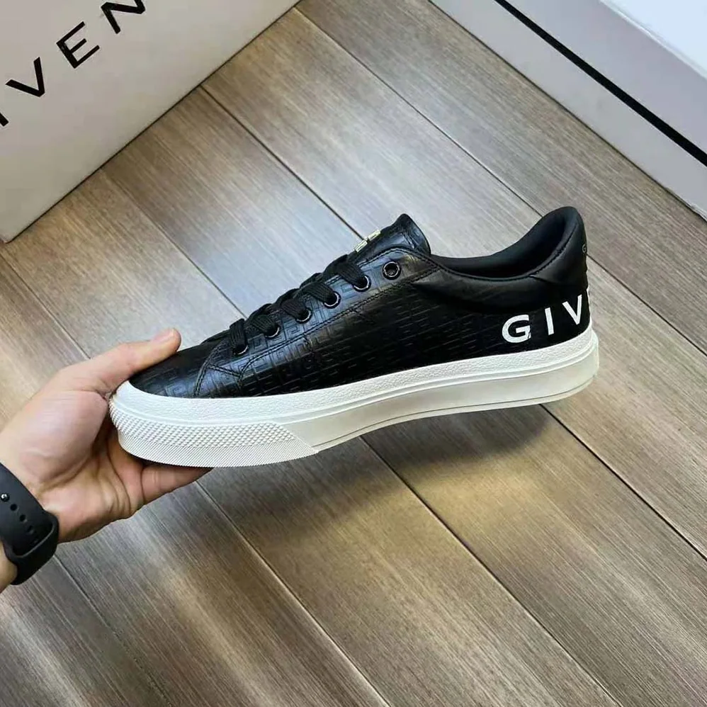 Givenchy Oswald City Sport Sneakers in Leather for Unisex in Black