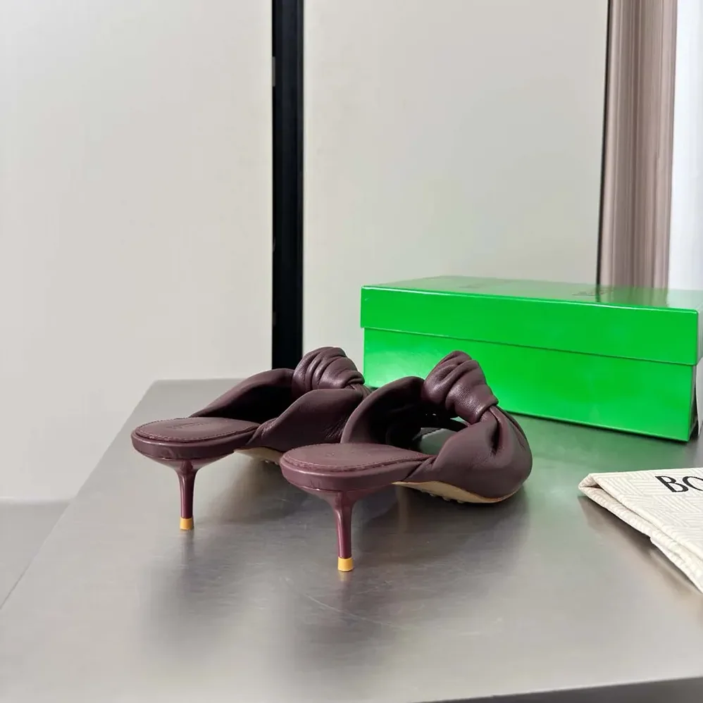 Bottega Veneta Cherry Mule in Supple Nappa Leather for Women in Deep Mahogany