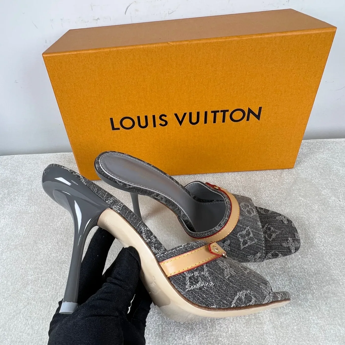 Louis Vuitton 6AM Mule Grey 1ADIGT Louis Vuitton 6AM Mule Grey 1ADIGT