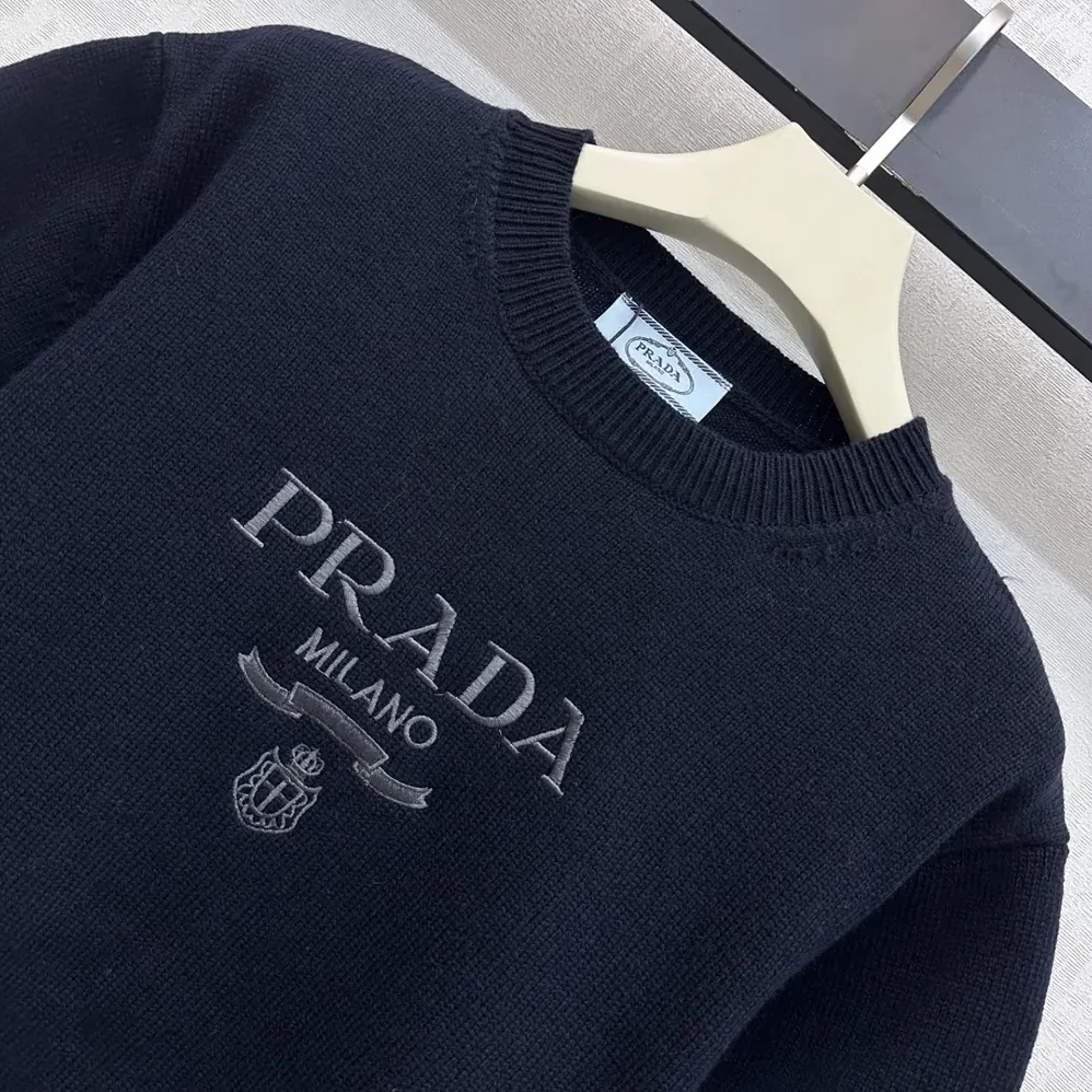 Prada Wool And Cashmere Crew-Neck Sweater for Women in Black