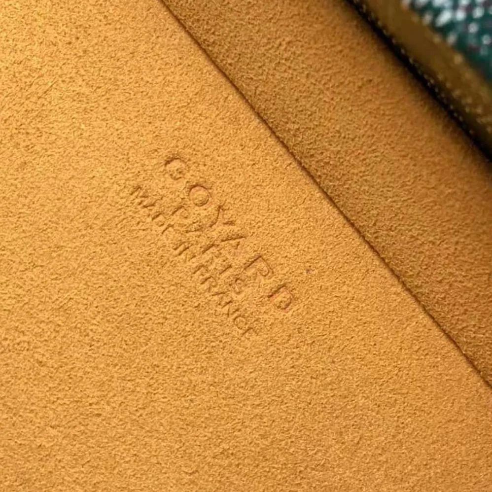 Goyard Sac Malle Grand Hôtel in Goyardine Canvas & Clamecy Calfskin for Women in Green Goyard Sac Malle Grand Hôtel in Goyardine Canvas & Clamecy Calfskin for Women in Green