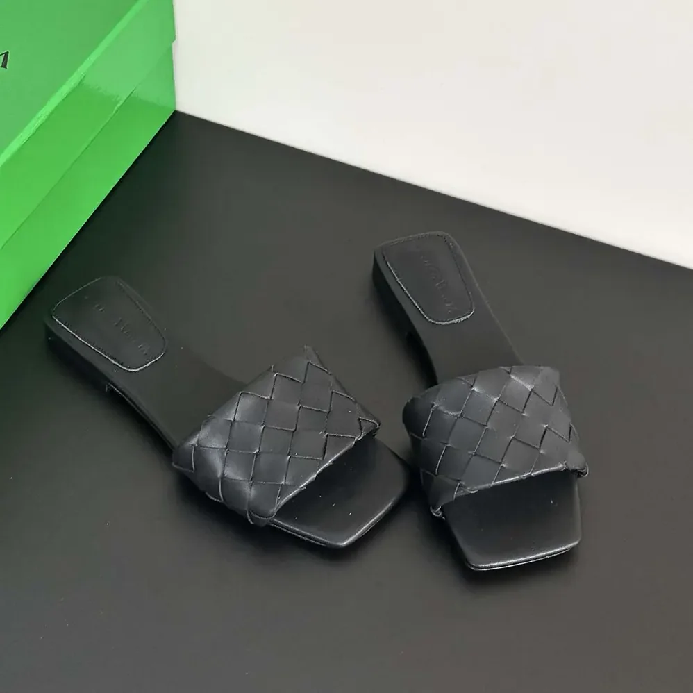 Bottega Veneta Parco Flat Mule for Women in Black