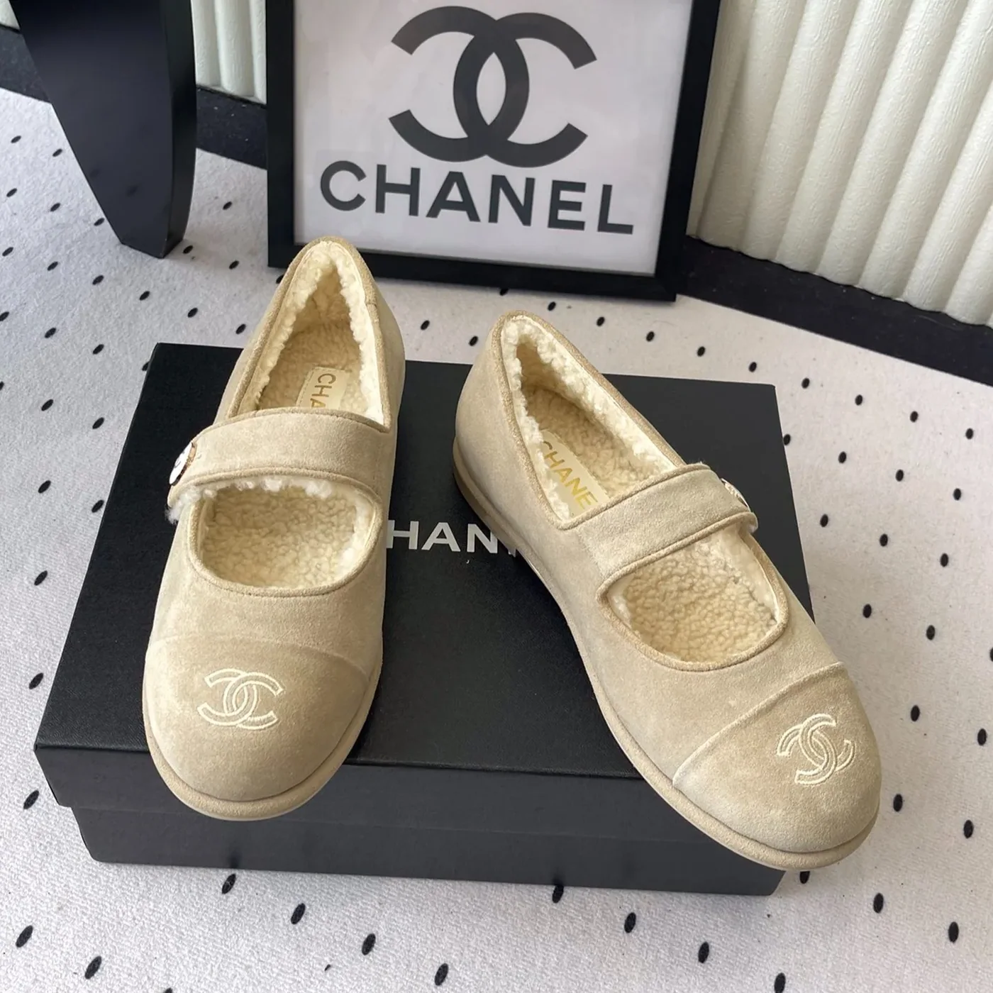 Chanel Mary Jane Flats Beige Suede Shearling Chanel Mary Jane Flats Beige Suede Shearling