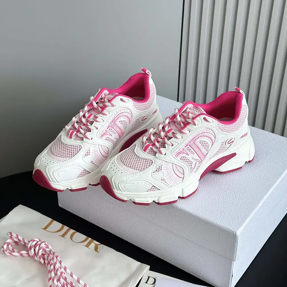 Dior Chrono Sneaker White and Fuchsia Mesh with Leather for Unisex in Effect Panels Dior Chrono Sneaker White and Fuchsia Mesh with Leather for Unisex in Effect Panels