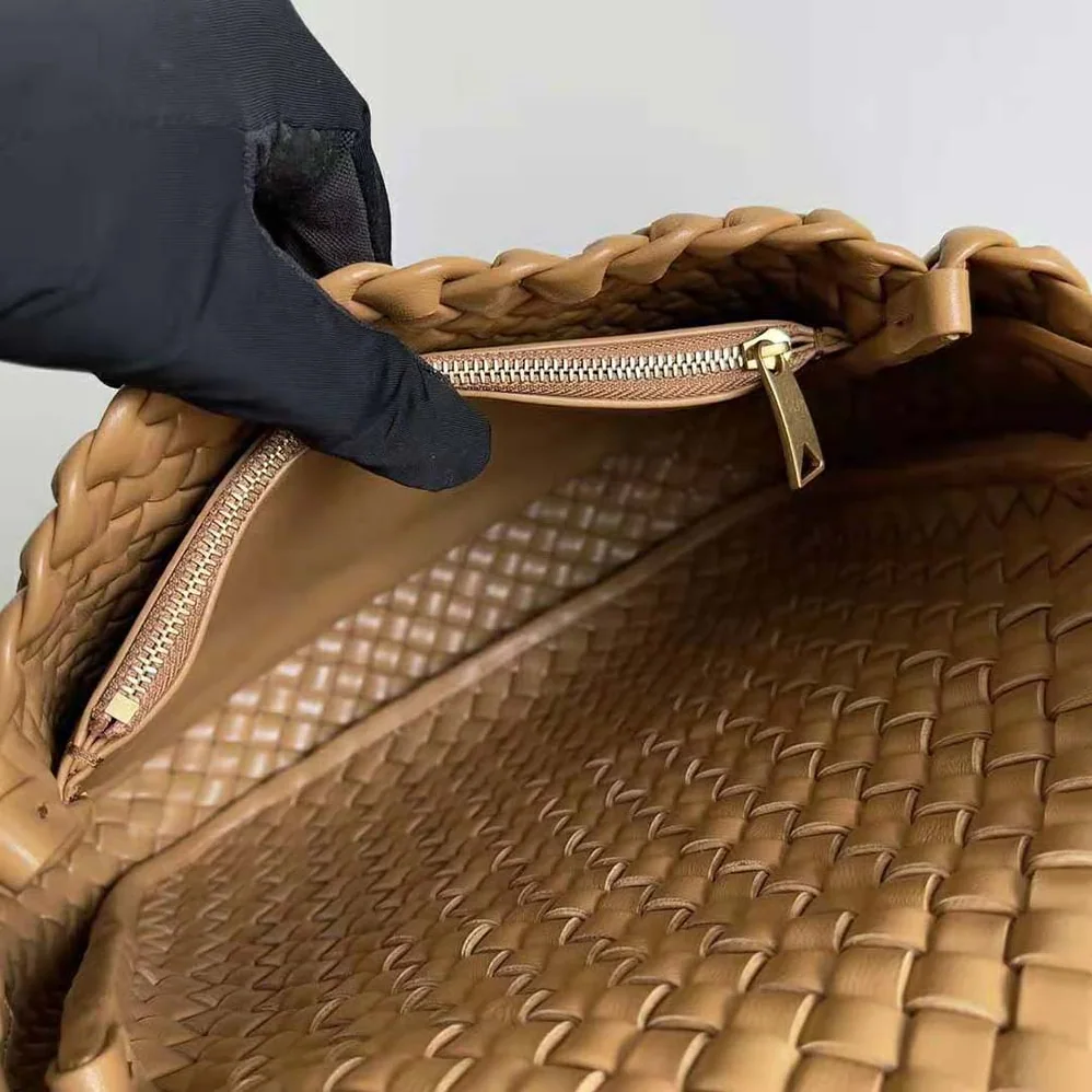 Bottega Veneta Cobble Shoulder Bag Small Padded Intreccio Leather for Women in Brown Bottega Veneta Cobble Shoulder Bag Small Padded Intreccio Leather for Women in Brown