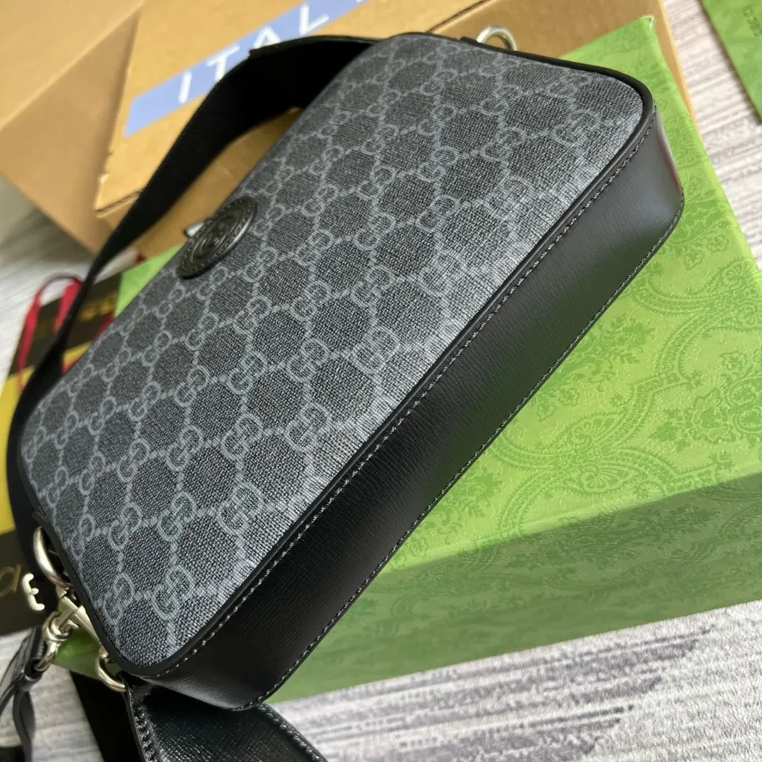 Gucci Shoulder Bag With Interlocking G in Black GG Supreme Canvas Gucci Shoulder Bag With Interlocking G in Black GG Supreme Canvas