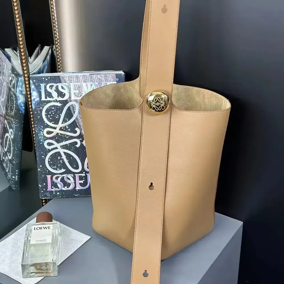 Loewe Medium Pebble Bucket Bag in Mellow Calfskin for Unisex in Brown