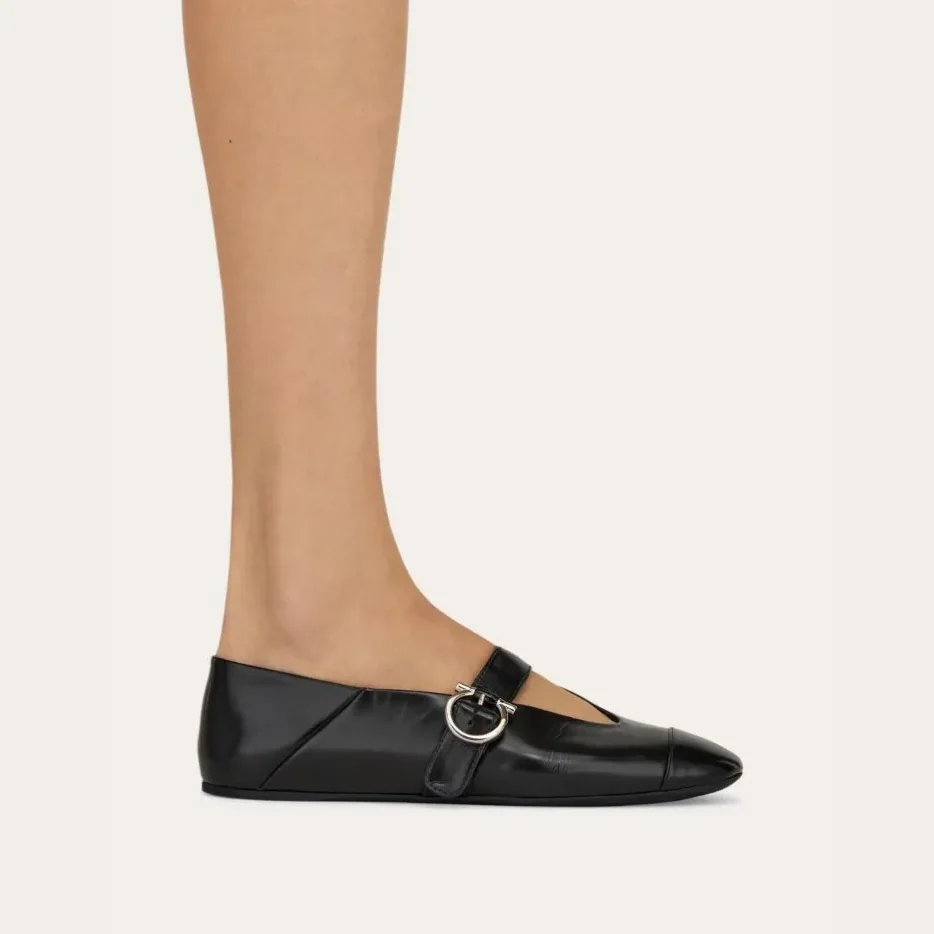 Ferragamo Gancini Ballet Flat Black 01J947