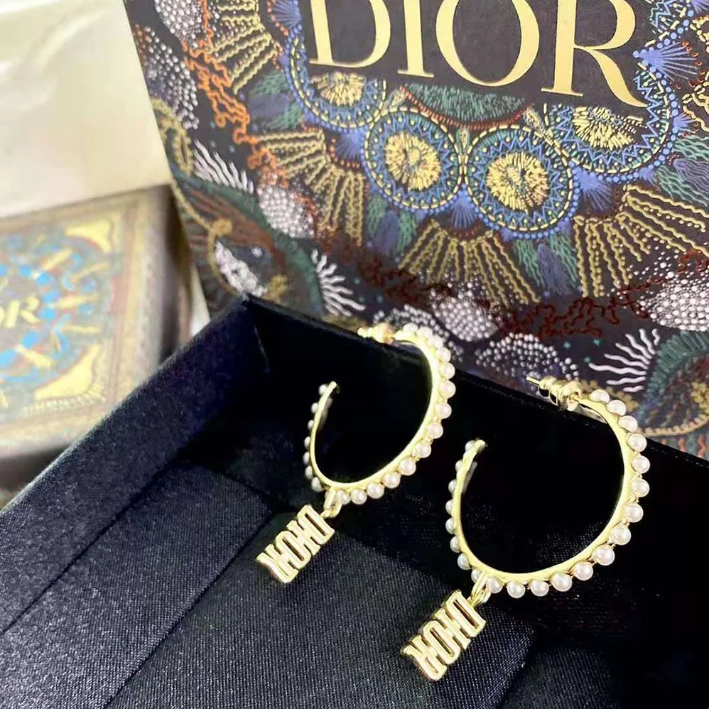Dior Dio(r)evolution Earrings Gold-Finish Metal and White Resin Pearls for Women Dior Dio(r)evolution Earrings Gold-Finish Metal and White Resin Pearls for Women