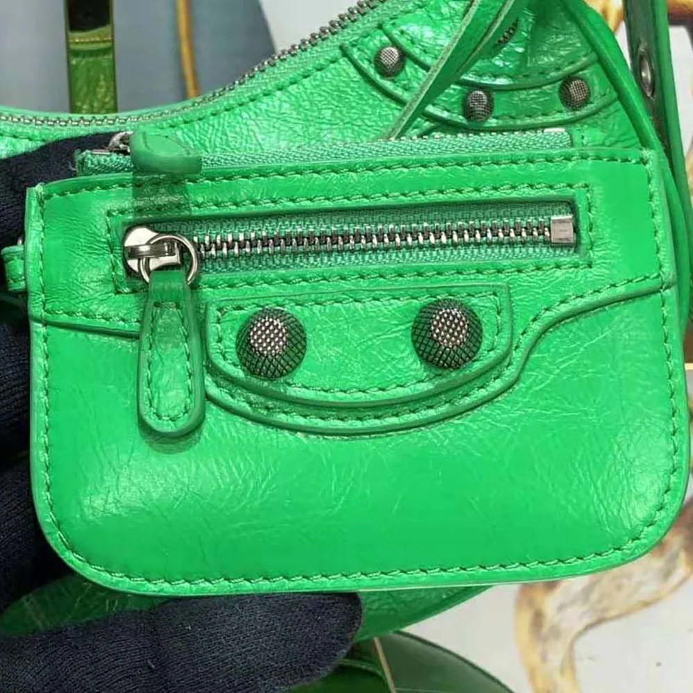 Balenciaga Le Cagole XS Shoulder Bag for Women in Green Balenciaga Le Cagole XS Shoulder Bag for Women in Green
