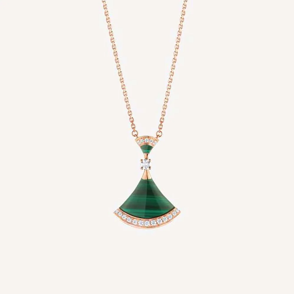 Bvlgari DIVAS' DREAM Necklace in 18 KT Rose Gold with Pendant Set for Women in Green Bvlgari DIVAS' DREAM Necklace in 18 KT Rose Gold with Pendant Set for Women in Green