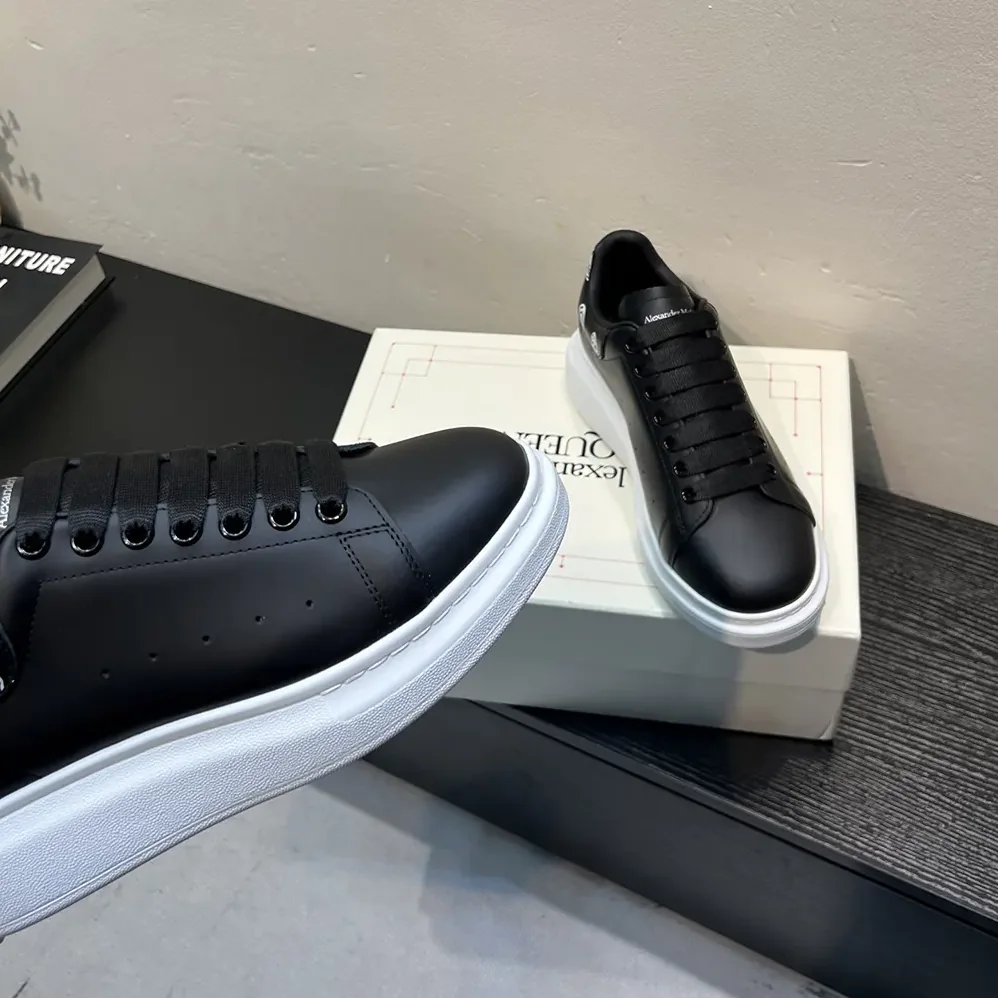 Alexander Mcqueen Oversized Sneaker in Black for Unisex in White