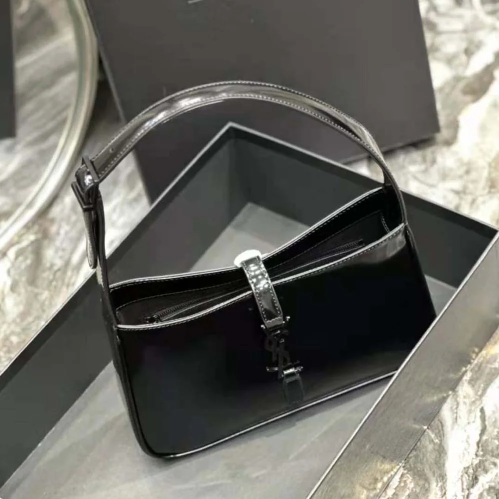 Saint Laurent YSL Le 5 à 7 in Shiny Leather for Women in Black